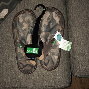 Sanuk camo slip ok shoes